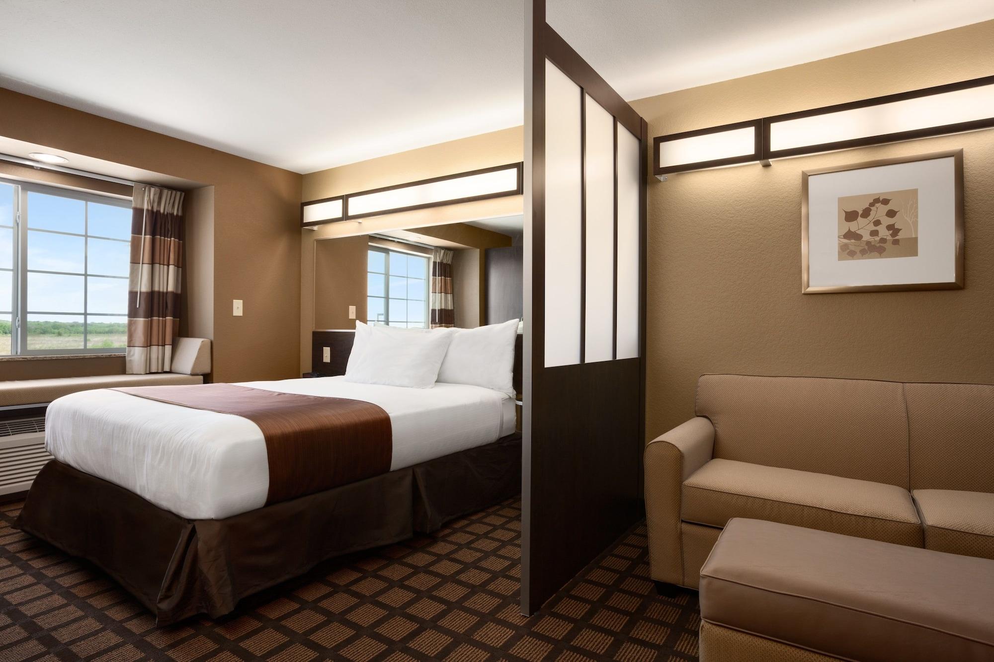 Microtel Inn & Suites Kenedy Экстерьер фото